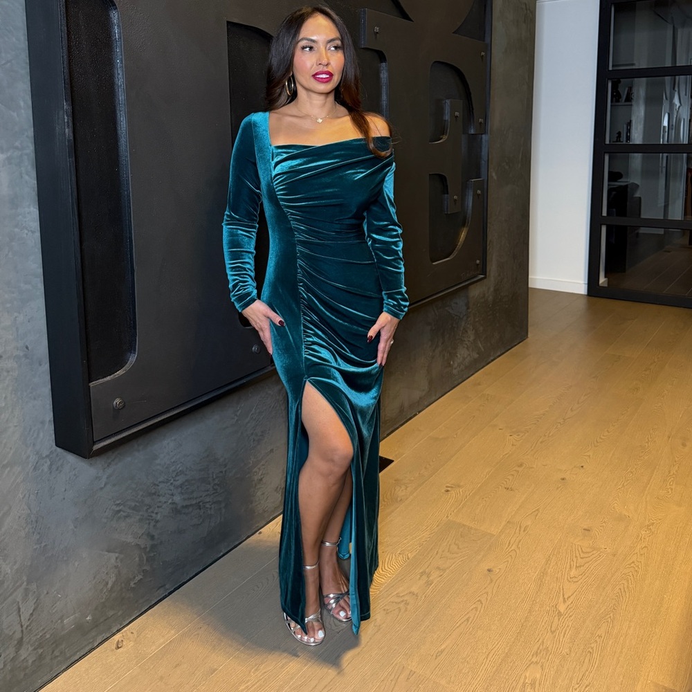 Elegant Teal Velvet Long Sleeve Dress